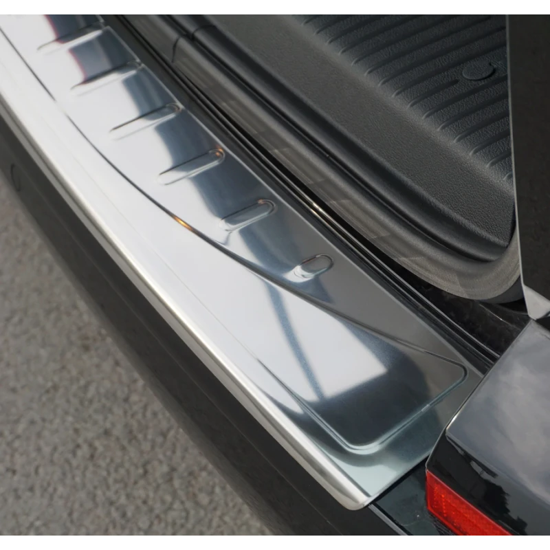 OMAC Protection Seuil De Coffre Inox MB Vito W638 4 OMAC Protection Seuil De Coffre Inox MB Vito W638 – Image 4